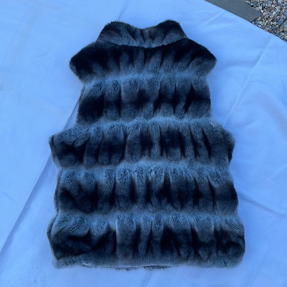 FABULOUS FURS by Donna Salyer for Neiman Marcus - Picture 5 of 5